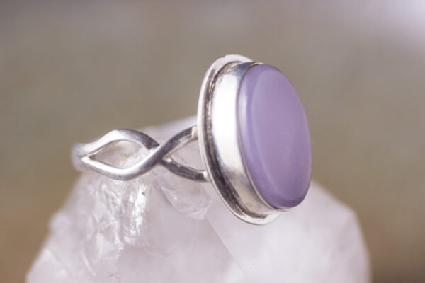 Violetter Chalzedon Silberring – Bild 2