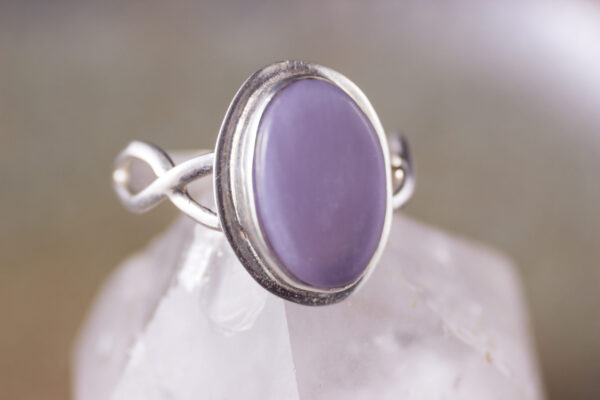 Violetter Chalzedon Silberring