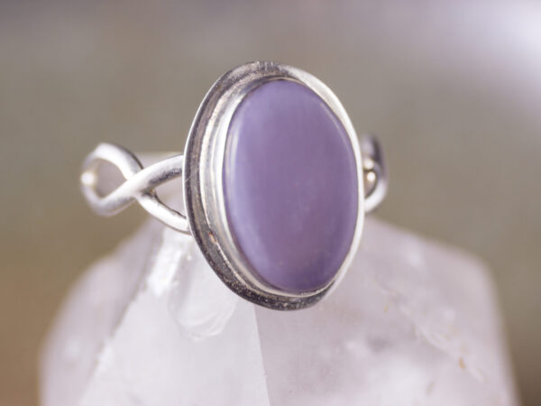 Violetter Chalzedon Silberring